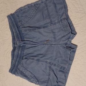 Universal Threads size Small pull on denim shorts